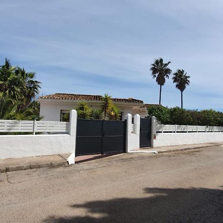 Seaside Villa: 5-Bedroom Retreat with Pool and Ocean Views Manilva Exterior photo