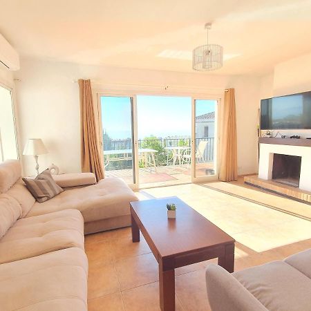 Seaside Villa: 5-Bedroom Retreat with Pool and Ocean Views Manilva Exterior photo