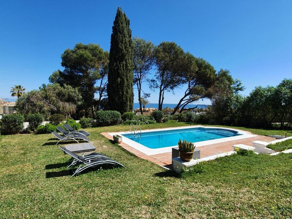 Seaside Villa: 5-Bedroom Retreat with Pool and Ocean Views Manilva Exterior photo