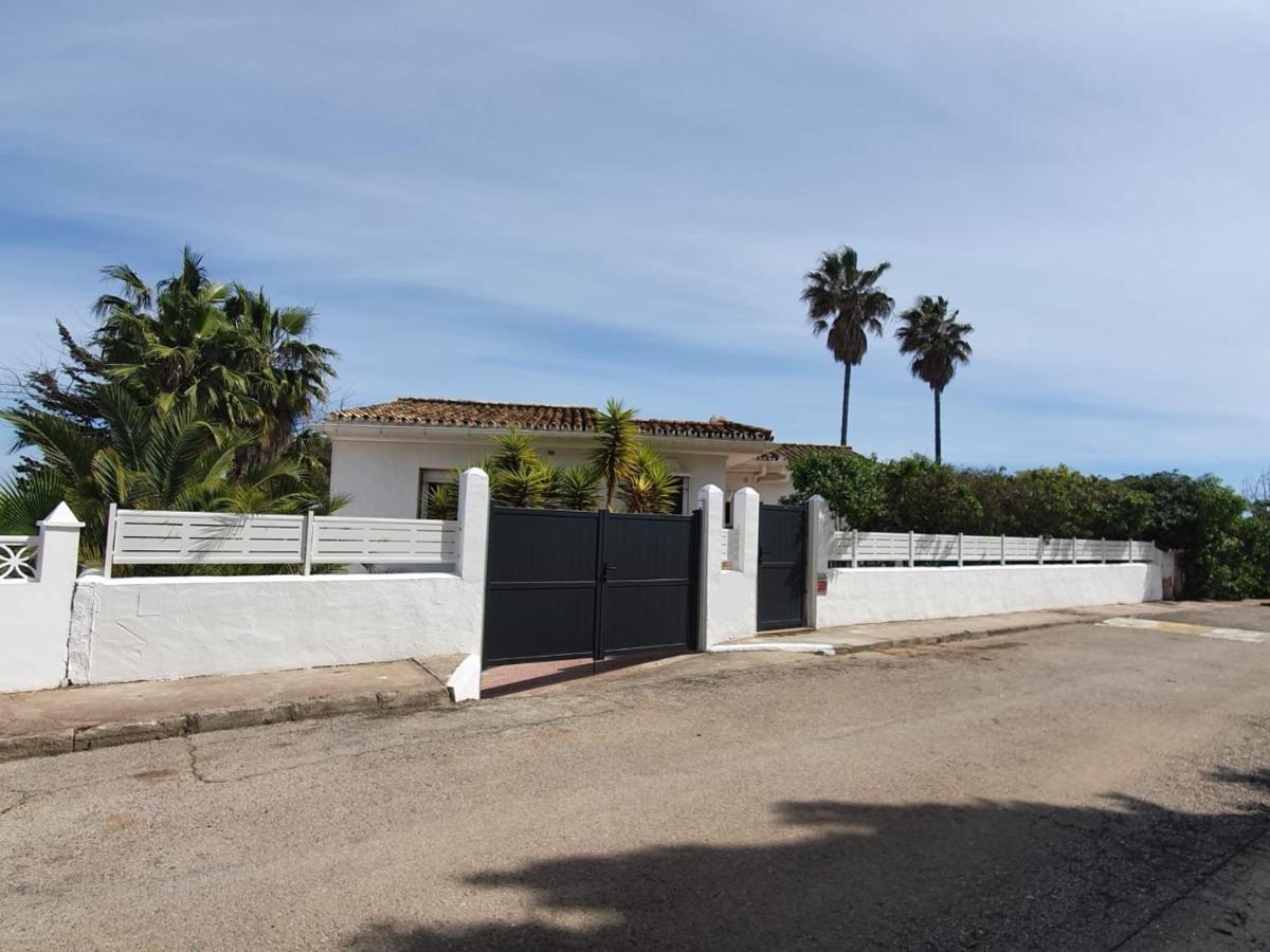 Seaside Villa: 5-Bedroom Retreat with Pool and Ocean Views Manilva Exterior photo